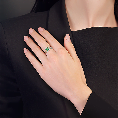 rose gold ring with emerald and diamonds-063