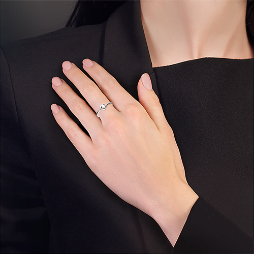 White Gold Diamond Ring in Heart -044