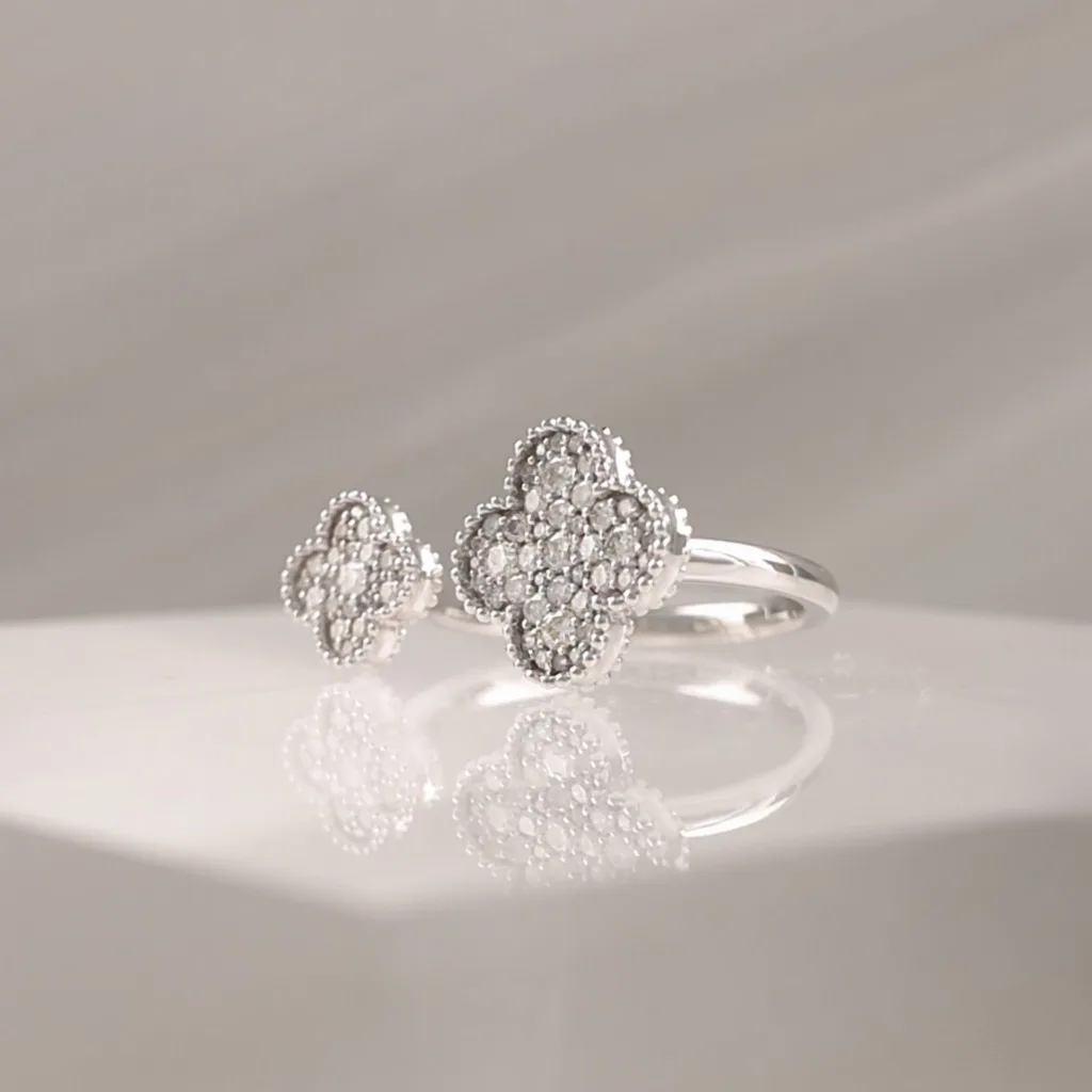 14K WHITE U CLOVER – 298