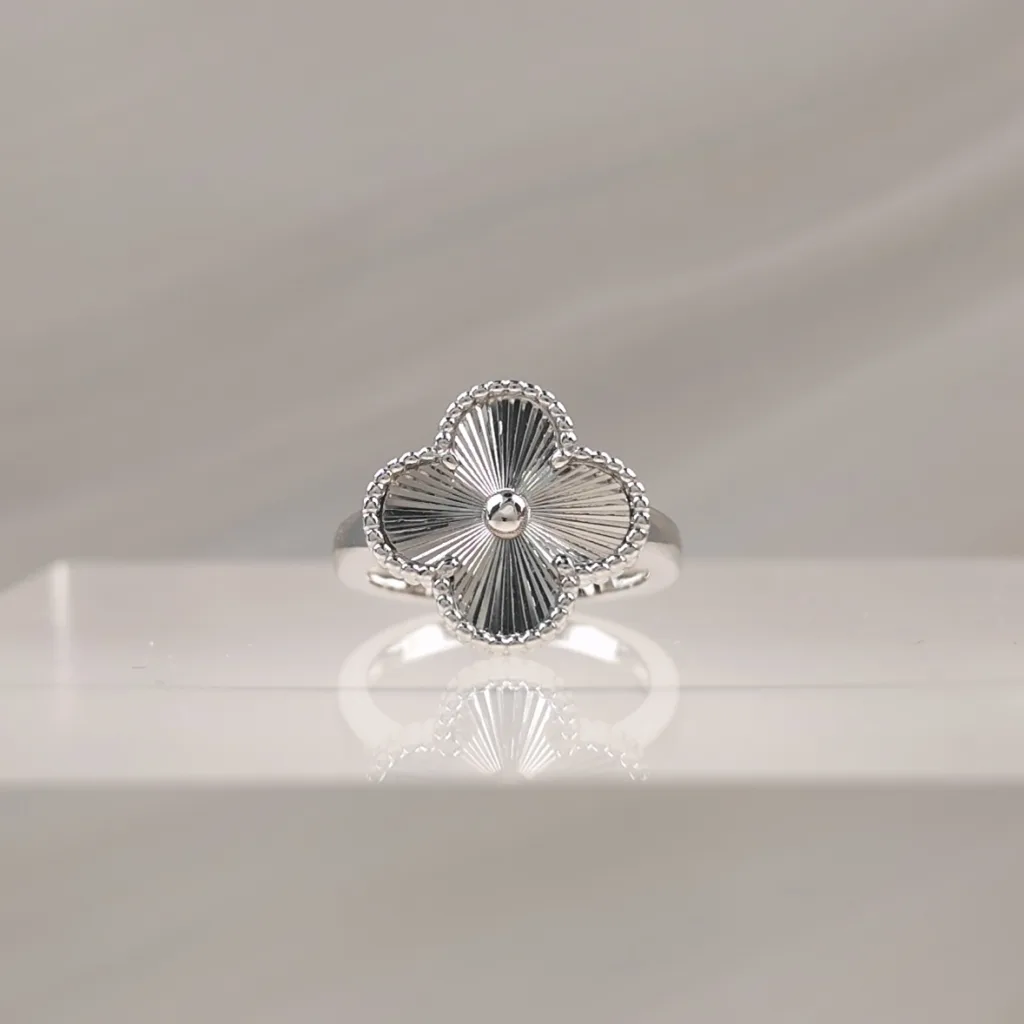 SILVER CLOVER 031