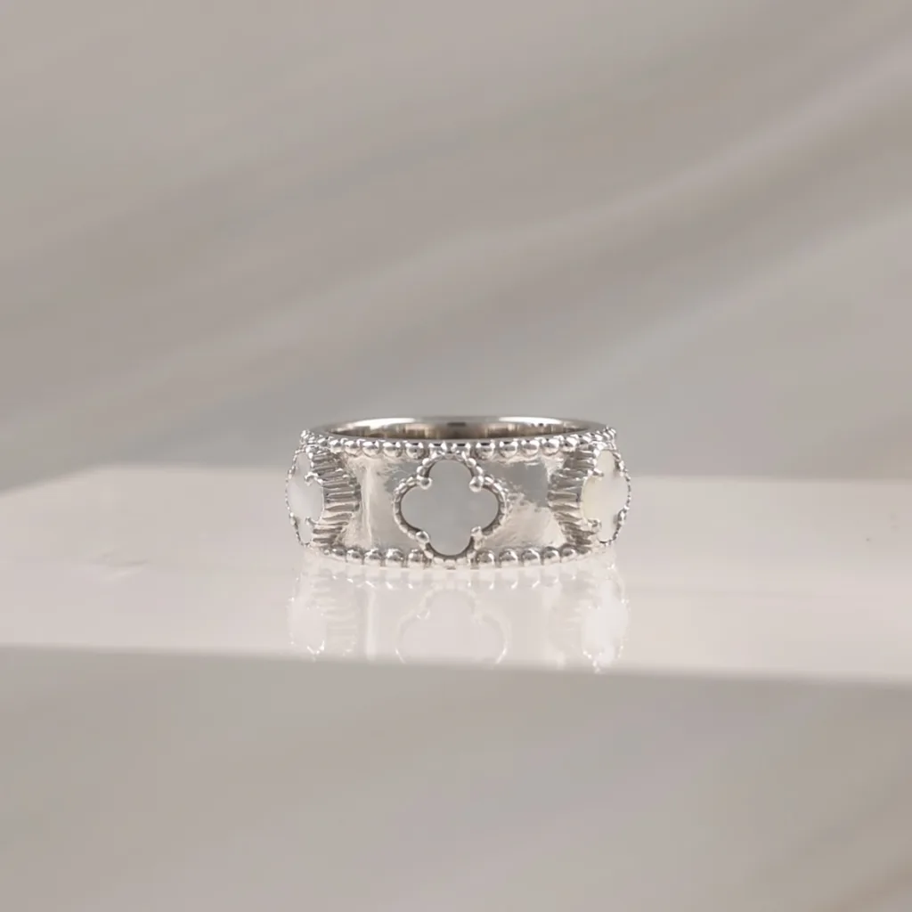 SILVER WHITE MULTICLOVER  024
