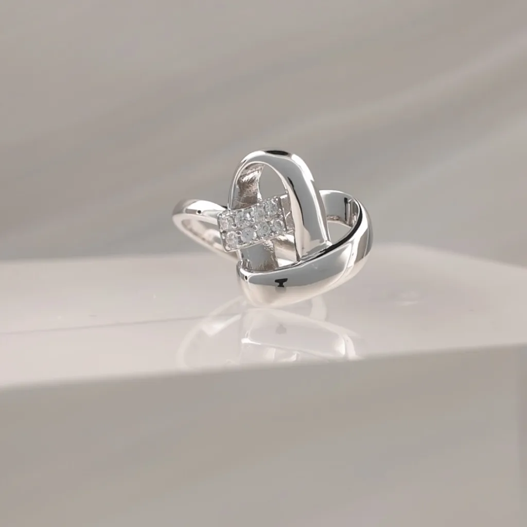 SILVER WHITE HEART 021