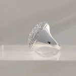 SILVER OVAL SHINNY CRYSTALS 058