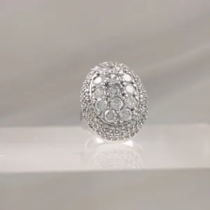 SILVER OVAL SHINNY CRYSTALS 058