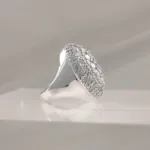 SILVER OVAL SHINNY CRYSTALS 058
