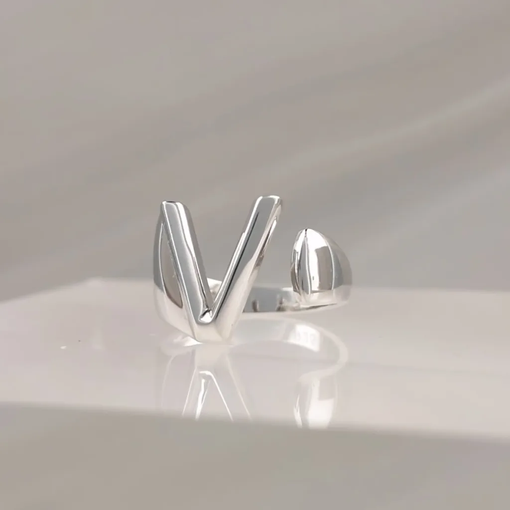 Silver Ring Letter V 097