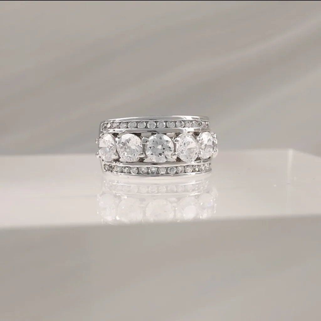 Silver Ring 6cz Between 2 lines 102